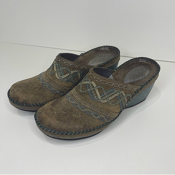 Clark’s Artisan Women’s 7 Brown Green Leather Western Stitched Comfort Clogs - Picture 2 of 14